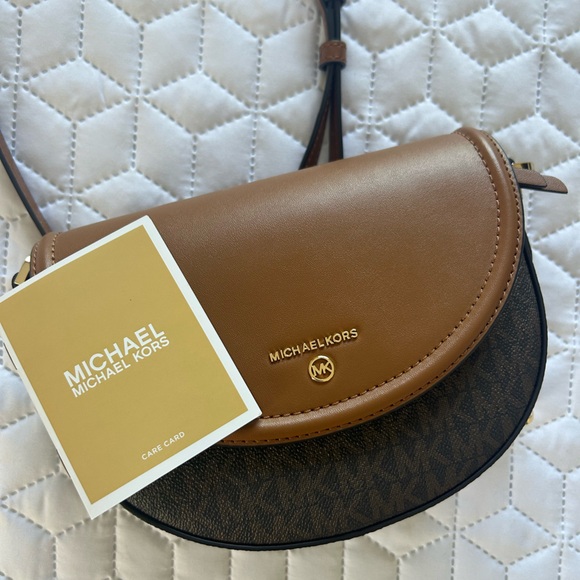 Michael Kors Purse - Picture 6 of 7